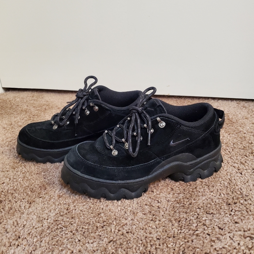 nike lahar low black womens 6.5